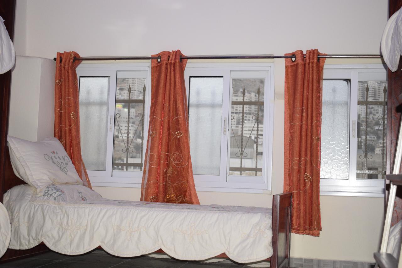 Success Hostel Nablus Buitenkant foto